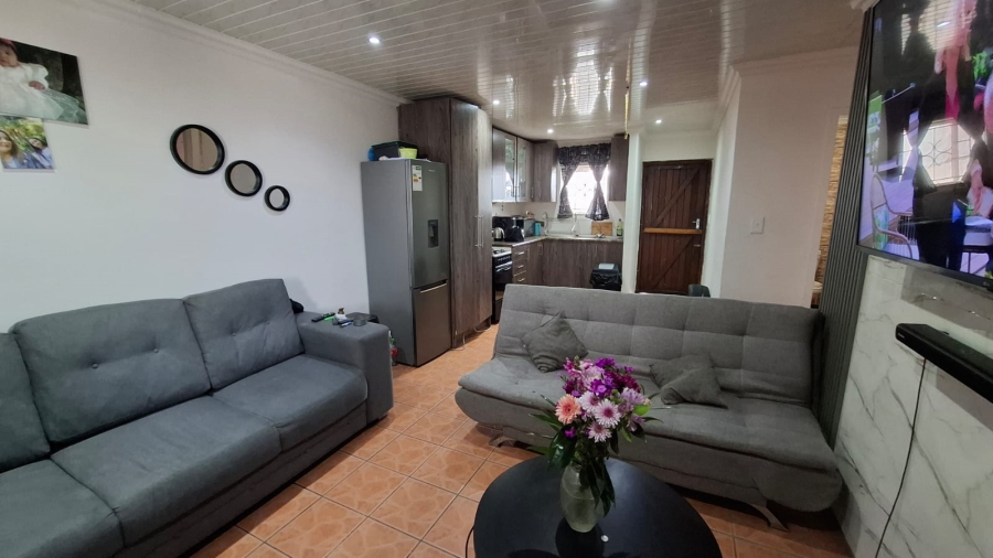 2 Bedroom Property for Sale in Lentegeur Western Cape